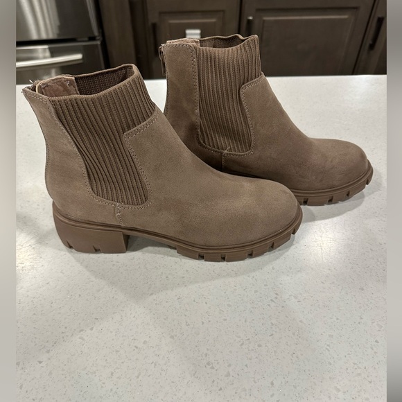 Steve Madden taupe boots, size 5, great condition. - Picture 4 of 4
